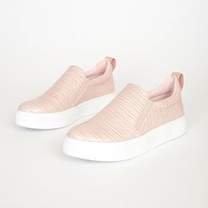 Cassay Blush Pink Crocodile-Embossed Platform Slip-On Sneakers size 6- NWT